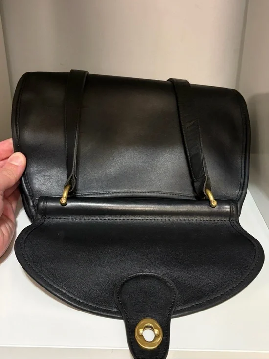 Vintage Coach Logan Bag (#9907) Black Leather Crossbody with Brass Turnlock - Picture 12 of 15